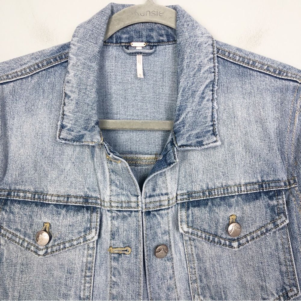 FREE PEOPLE | Crochet Lace Insert Cropped Denim Jean Jacket Women’s Size M - Picture 5 of 11
